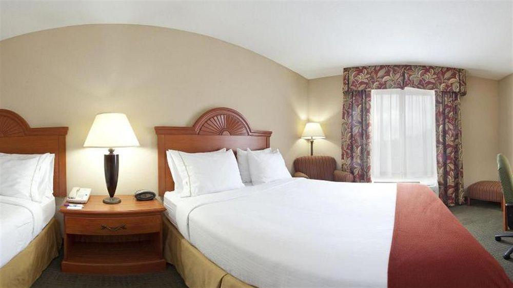 Holiday Inn Express Mineral Wells By Ihg Паркерсберг Экстерьер фото
