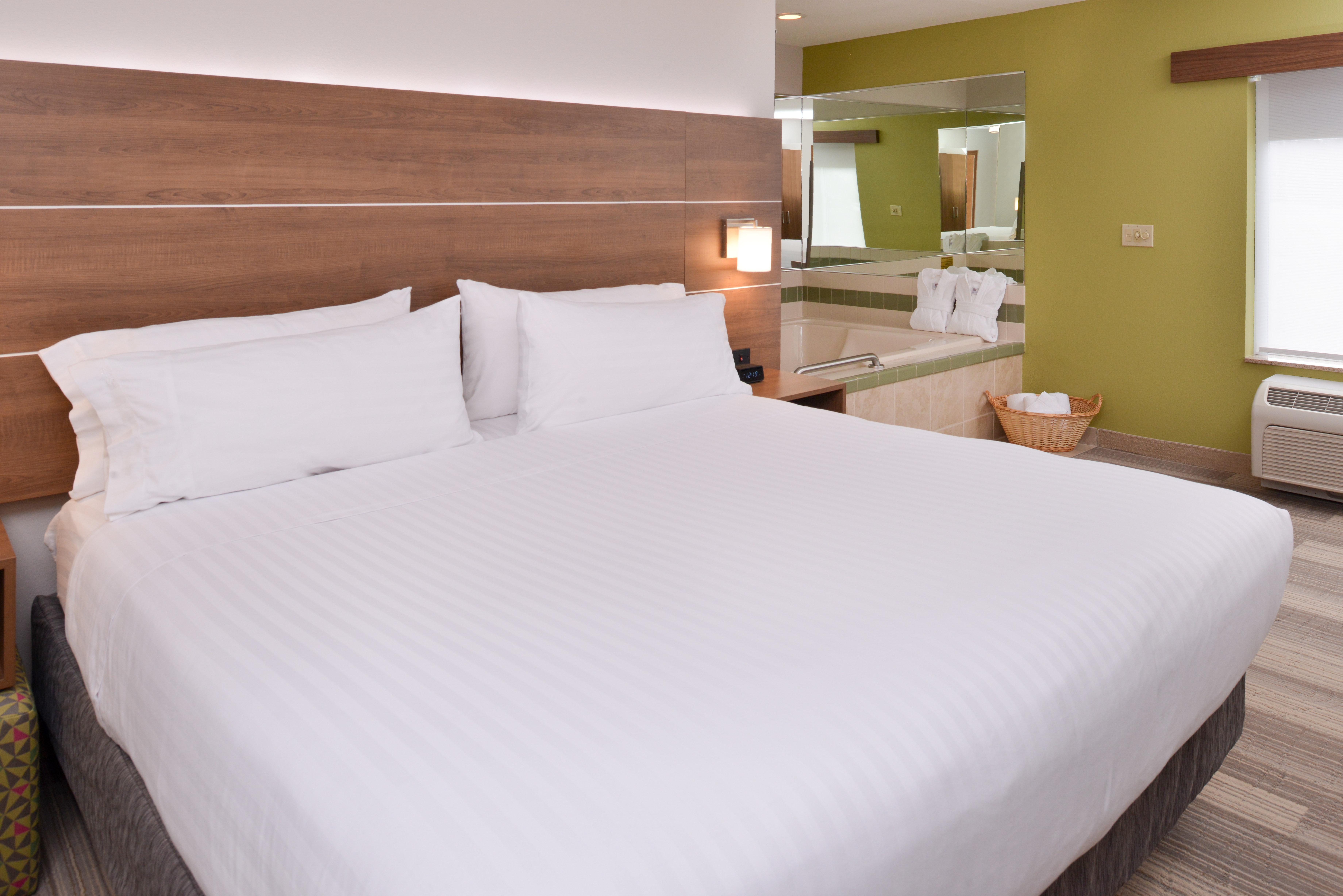 Holiday Inn Express Mineral Wells By Ihg Паркерсберг Экстерьер фото