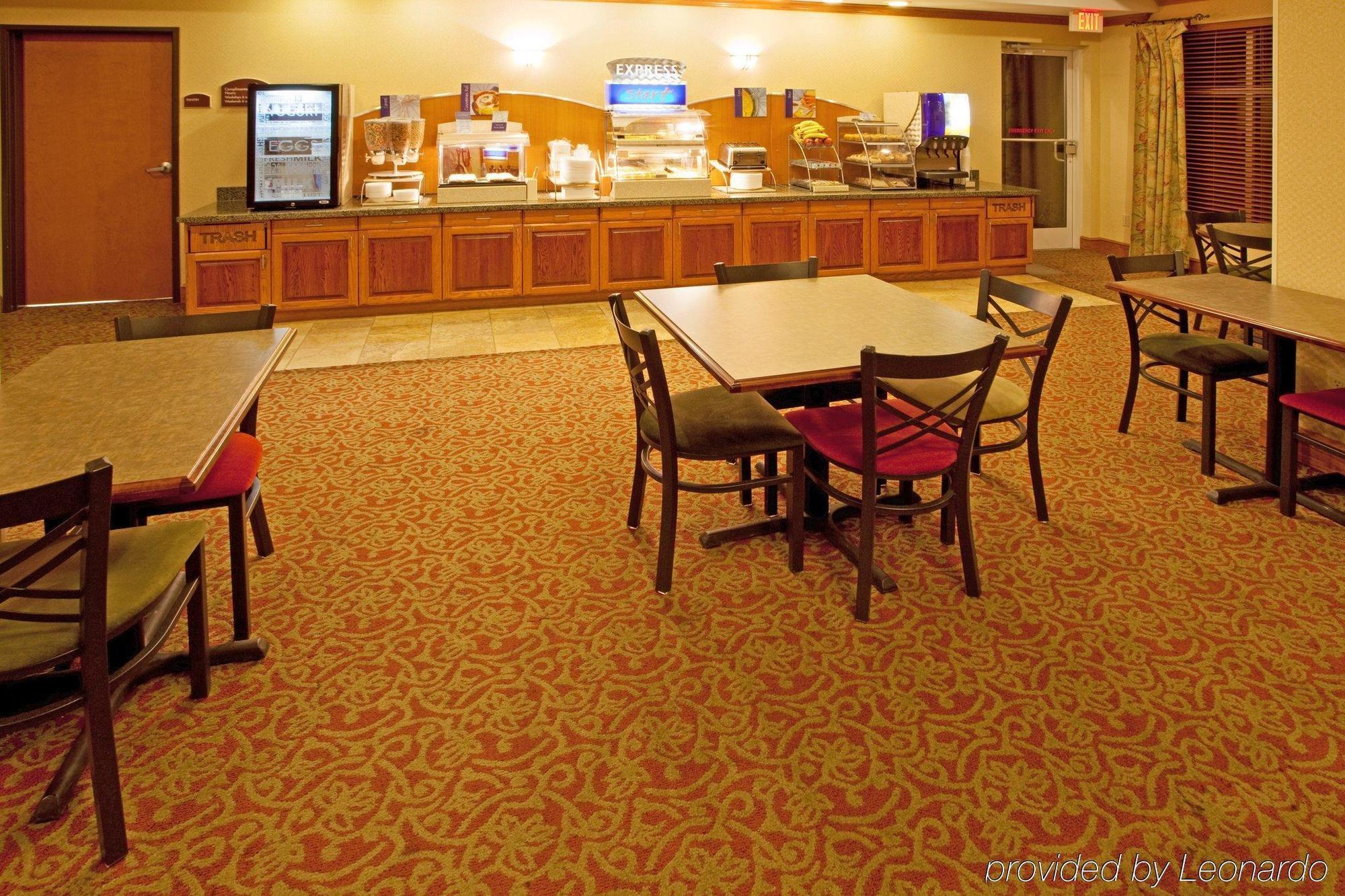 Holiday Inn Express Mineral Wells By Ihg Паркерсберг Экстерьер фото