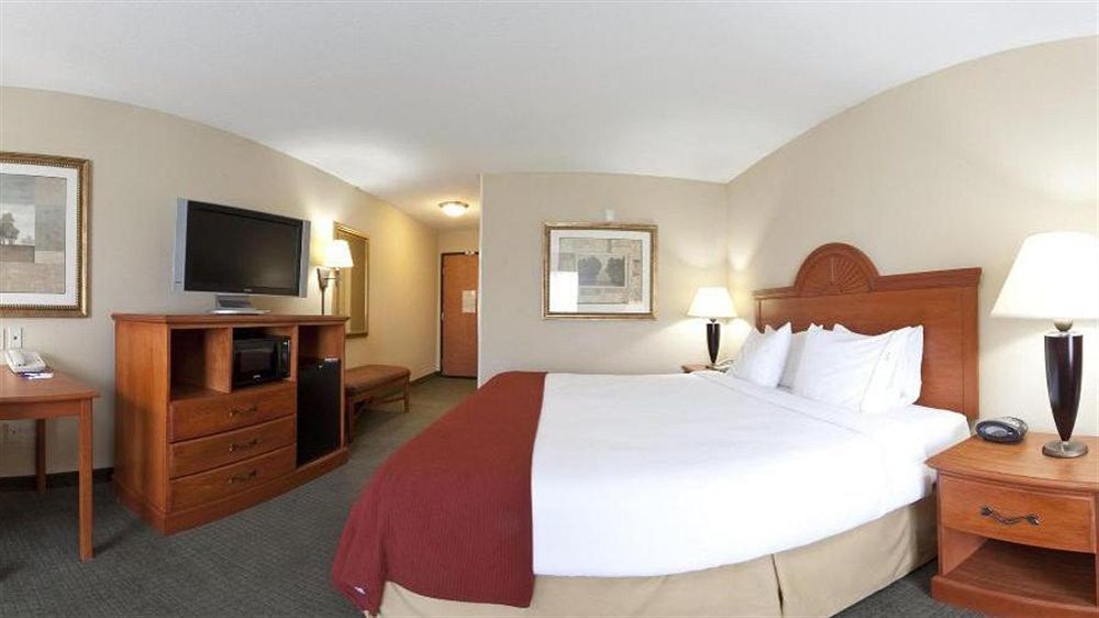 Holiday Inn Express Mineral Wells By Ihg Паркерсберг Экстерьер фото