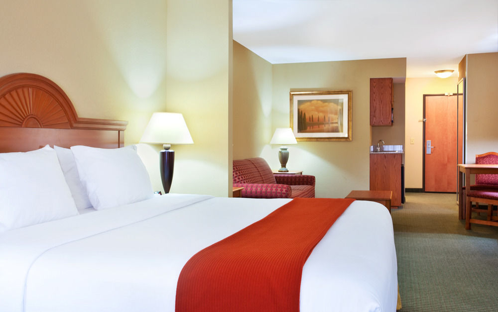 Holiday Inn Express Mineral Wells By Ihg Паркерсберг Экстерьер фото