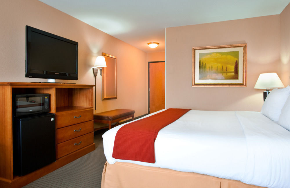 Holiday Inn Express Mineral Wells By Ihg Паркерсберг Экстерьер фото