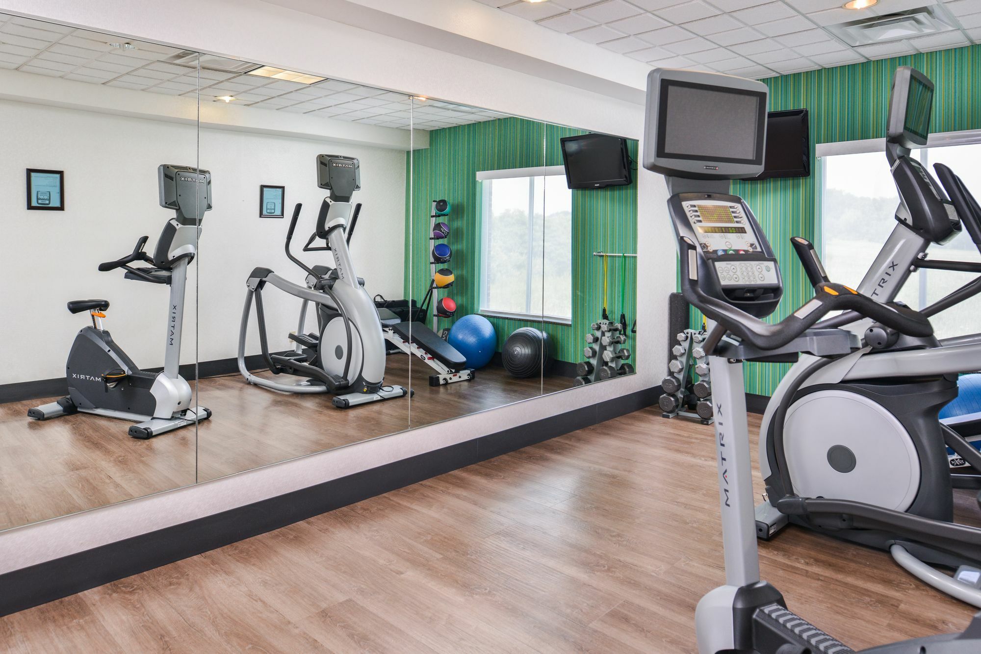 Holiday Inn Express Mineral Wells By Ihg Паркерсберг Экстерьер фото