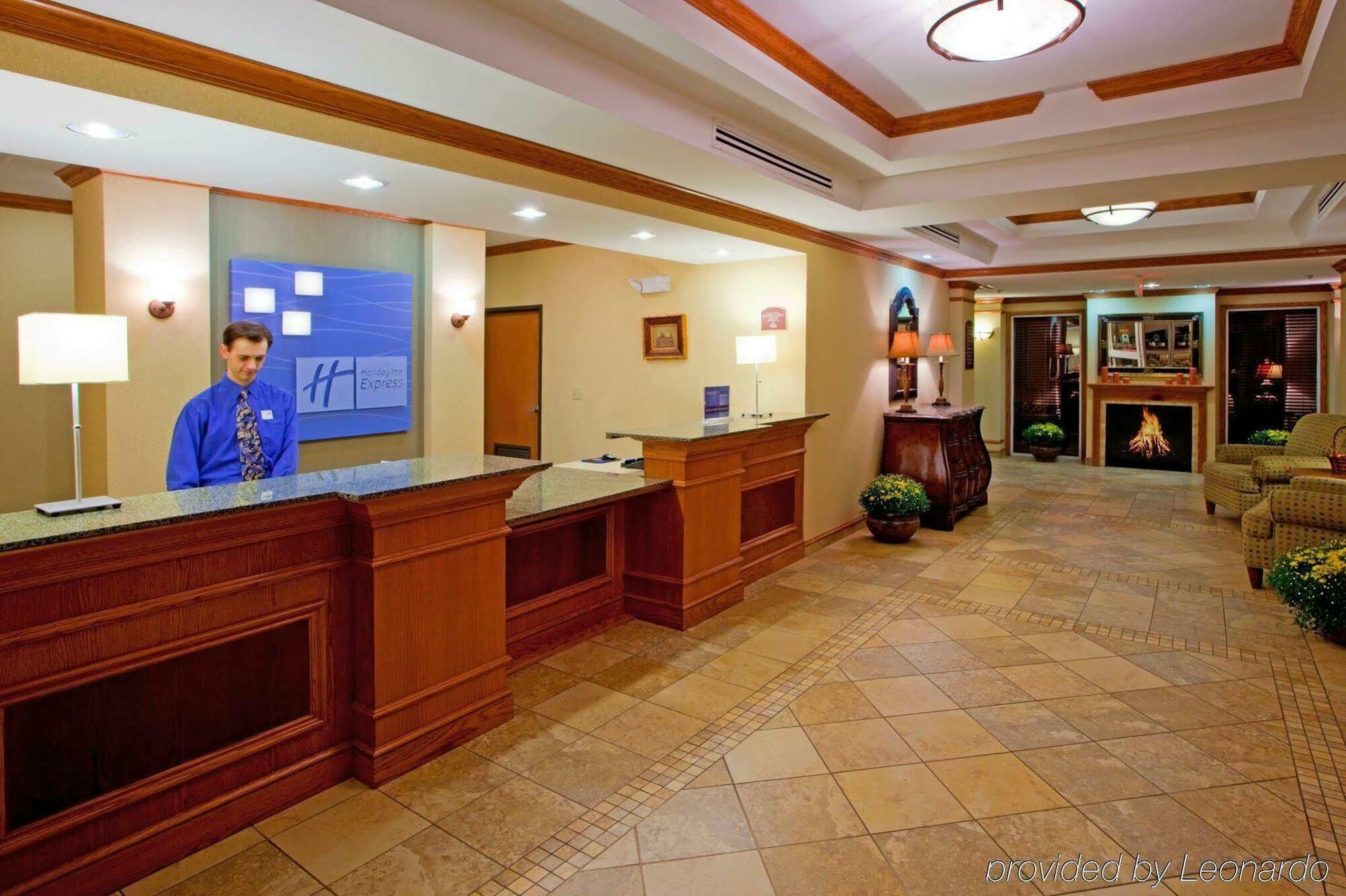 Holiday Inn Express Mineral Wells By Ihg Паркерсберг Экстерьер фото