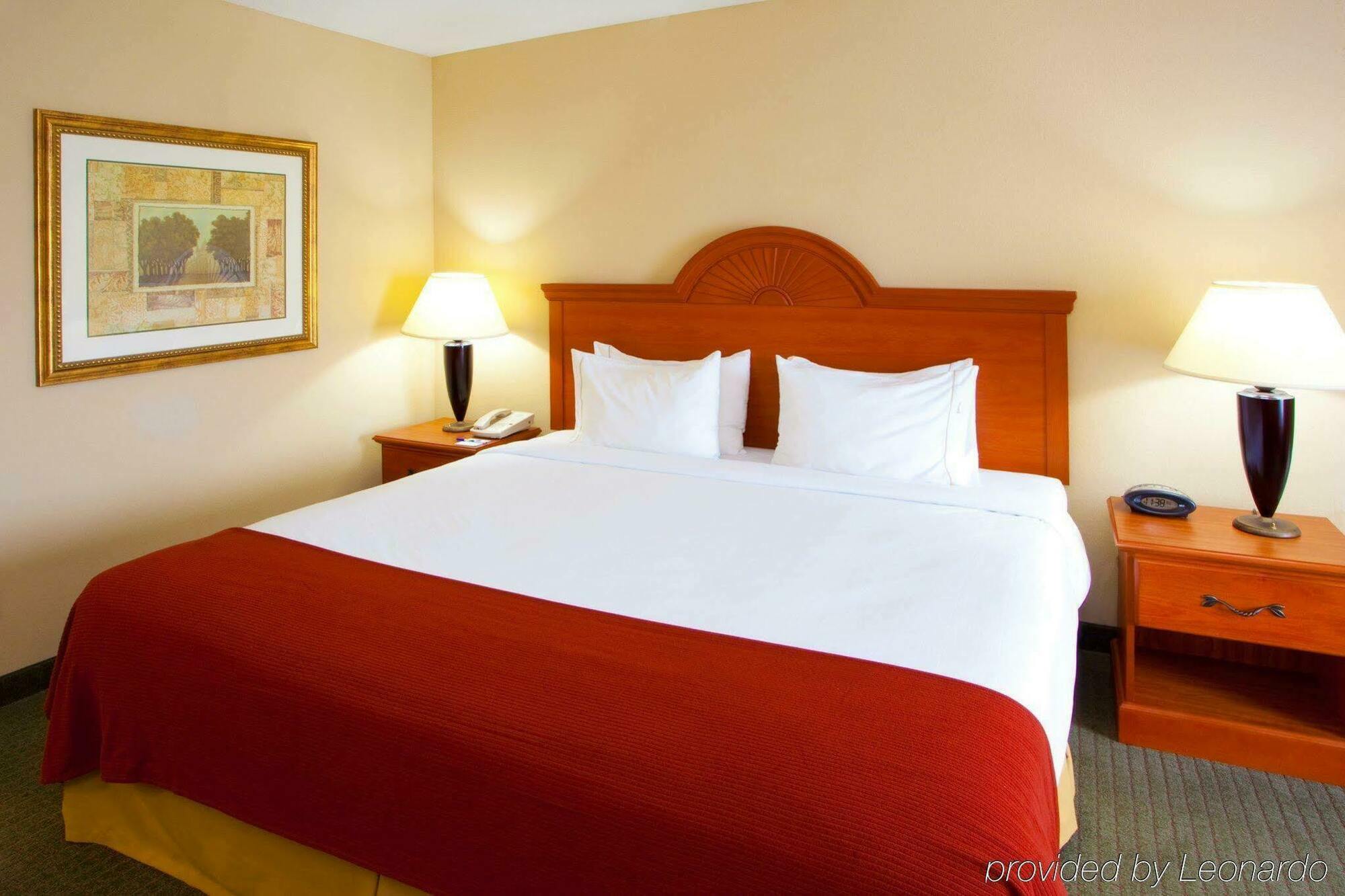 Holiday Inn Express Mineral Wells By Ihg Паркерсберг Экстерьер фото