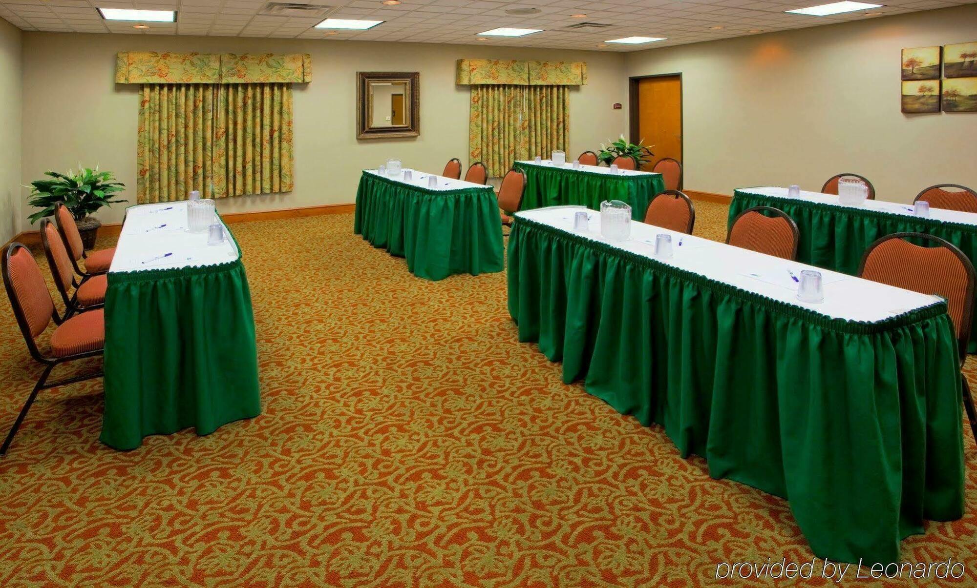 Holiday Inn Express Mineral Wells By Ihg Паркерсберг Экстерьер фото